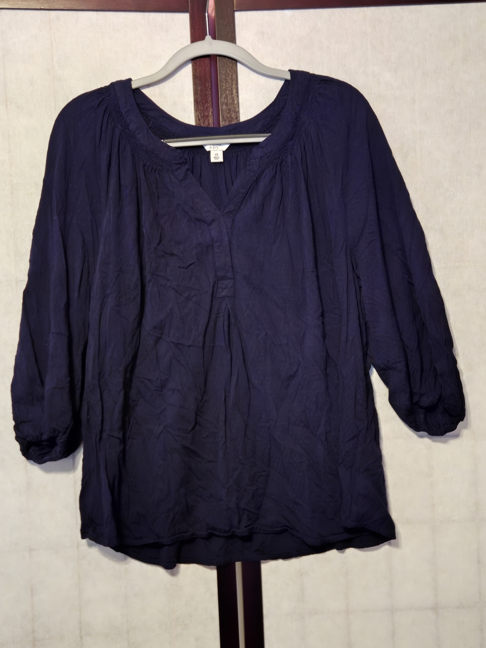 Crown And Ivy Women's Navy Peasant Blouse - Lightweight V-Neck Top